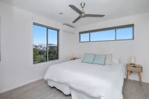 2 BR Hope Island getaway close to theme parks. - Image 3