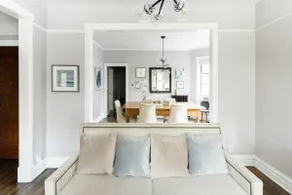 Contemporary Apartment Near Wrigley Field w/ Yard - Image 4