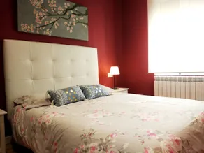 IDEAL in the heart of downtown. Quiet. Two bathrooms. Parking - Image 4