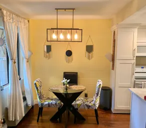 Downtown Place,Parking, 2 AC,Full Kitchen. - Image 5