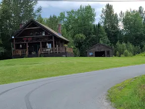 Cozy log cabin, w/g/fireplace, and mountain views - Image 2