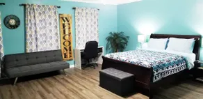 Clean Private Apartment - TV/Wi-Fi/Kitchen/Laundry - Image 5