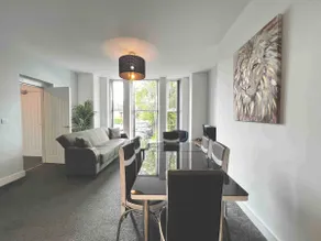 FREE PARKING - Cosy 2-BR Flat near Salford Royal - Image 2