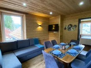 Maple Cottage & Private Jacuzzi - Image 2