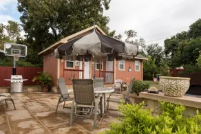 LA VILLA Central Austin - Image 5