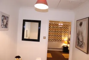 2-bedroom house in historic Rochester with Parking - Image 3