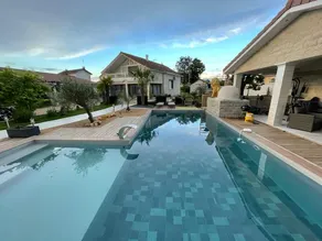 Cozy house with pool - Image 2