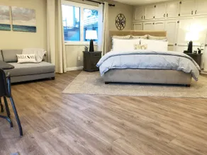 ★Private Suite King Bed, Private Bath + Sofa Bed - Image 4