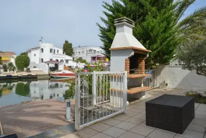 Villa Requesens on Canal - Image 3