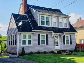 Greystone: Charming Dutch Colonial 6Beds/3Baths - Image 2