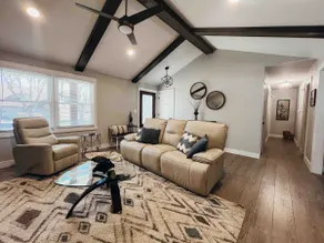 Modern Ranch 3 BDRM, sleeps 6 + HOT TUB - Image 4