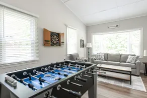 Pet-Friendly Woodstock Cottage - Prime Location - Image 3