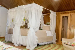 Six bedrooms and swimming pool - Image 5