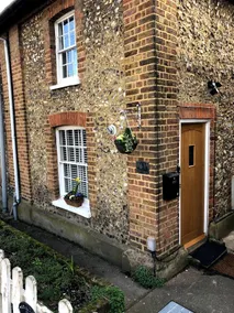 Flintstone Cottage in Boxmoor, Hemel Hempstead - Image 2