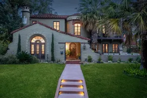 Spanish Gem, Pool, HotTub, Firepit, Game Room, Patio Seating, Mins to River Walk - Image 4