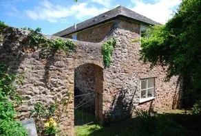 The Elms: family escape with garden, pool & swings - Image 2