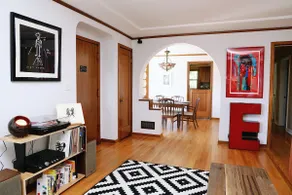 Stylish Vintage Retreat: Art+Vinyl+Fenced Yard+BBQ - Image 4