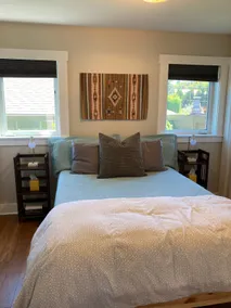 Craftsman Guesthouse: 1BR w/Full Kitchen & Laundry - Image 2