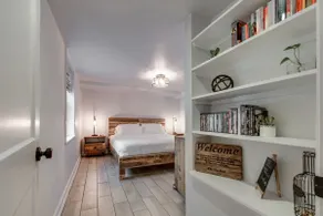 Modern. Minimalist. King Bed. Super Easy Parking. - Image 2