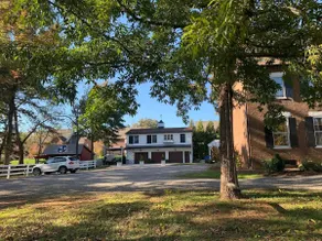 Five-Star Historic Boyd Harvey Carriage House - Image 5