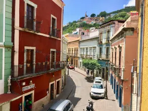 Downtown/PRIVATE BALCONY/FAST WIFI/4 GUESTS - Image 3