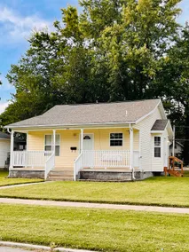 The Little Yellow House - Image 4