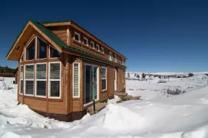 The Lonsdale Cabin is on a quiet ranch retreat - Image 4