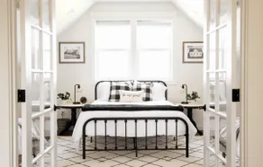 Skagit Valley Farmhouse Loft. Wide Open Spaces and Stunning Balcony Views! - Image 3