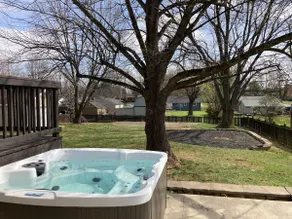 Bardstown w/Hot Tub & Poker Table - Image 2