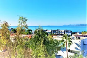 A green setting facing the sea - Image 2
