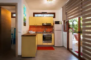 Beautiful studio flat just steps from the sea - Image 5