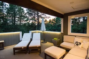 Chic 3 story: Hot Tub & Rooftop Terrace- Sleeps 9 - Image 2