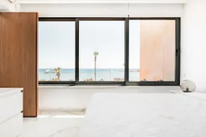 Phaedrus Living Seaview Luxury Flat Marina Court 213 - Image 2