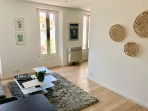 Bright & modern apartment in the heart of Antibes - Image 2