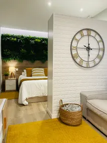 Centrally located deluxe studio - Image 4