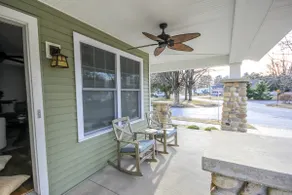 Bungalow at 242 Grand - Image 3