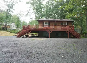 Cozy Home Close to Lake, Hiking Trails - Image 2