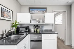 Flat 1, Park Free, Mass Ave, Downtown, King Bed - Image 5