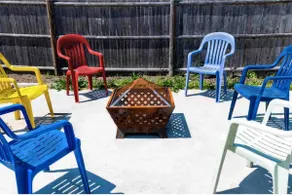 Walking distance to downtown Salem - Image 2