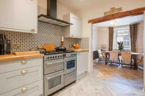 Luxury Harbour Side Cottage | Close To Restaurants - Image 5