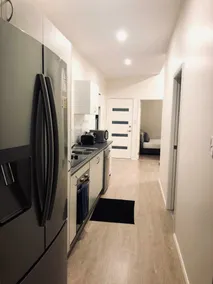 Deluxe Guest House near Westfield Eastgardens - Image 3