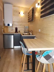 Air-conditioned lodge with panoramic view - Image 5