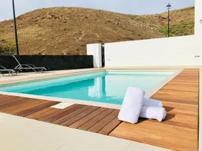 Luxueuse villa avec piscine privée, grandes terrasses, barbecue et vue à débordement - Image 3