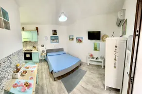 Apartment with sea garden - Image 5