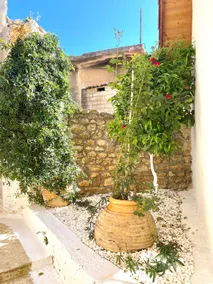 Traditional Stone House in Chandrinos - Image 3