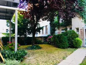 Urban Hideaway – Cozy Loft, Green Courtyard & A/C - Image 5