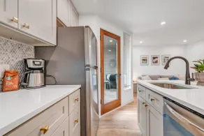 Gorgeous Centrally Located 1 Bdrm. Walk Downtown - Image 4