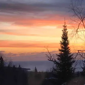 5 min to town, on XC trails, Lake views & Sauna - Image 4