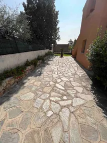 Apartment with garden - Image 4
