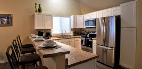 💖Spacious, Clean & Comfy | King Bed | Carport | AC | Pets Ok - Image 3